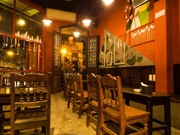 越南河内 2019年12月18日 市中心一家传统越南咖啡店的内部景观 — 图库照片