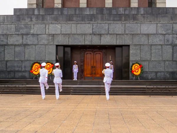 Hanoi Vietnam December 2019 Changing Guard Front Chi Minh Mausoleum — Stock Photo, Image