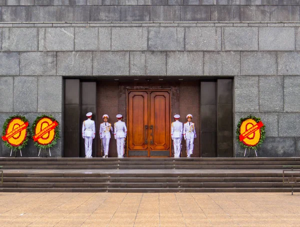 越南河内 2019年12月19日 胡志明陵前更换卫兵 — 图库照片