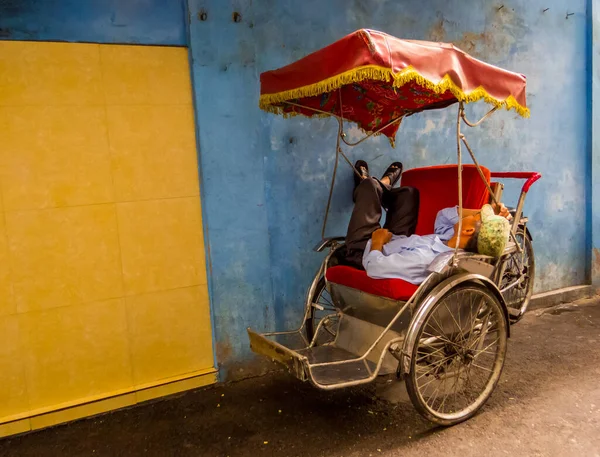 Hanoi Vietnam Dicembre 2019 Autista Rickshaw Nella Città Vecchia — Foto Stock