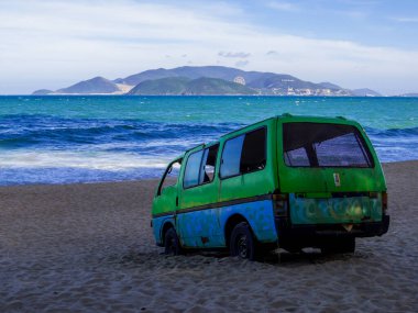 Nha Trang, Vietnam - 23 Aralık 2019 Vininci Lunaparkındaki Kuğular.