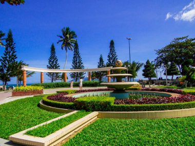 Nha Trang, Vietnam - 24 Aralık 2019 Long Beach sahil şeridi manzarası.