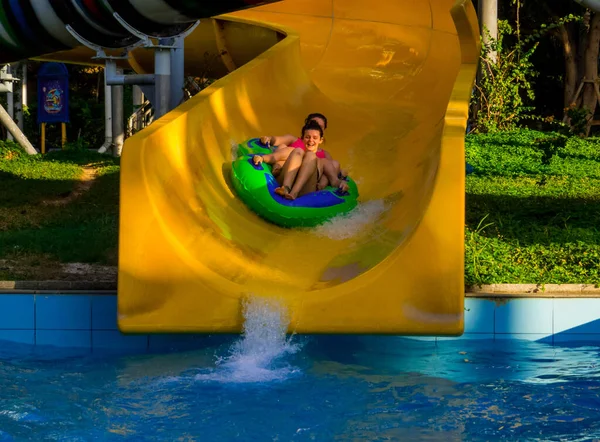 Nha Trang Vietnã Dezembro 2019 Pessoas Divertindo Vinpearl Water Park — Fotografia de Stock