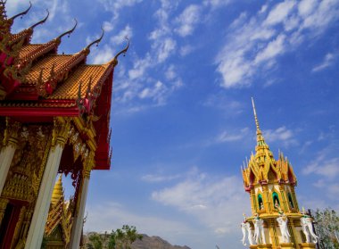 Kanchanaburi, Tayland 'daki Wat Tham Suea (ya da Kaplan Mağarası Tapınağı) manzarası