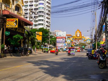Pattaya, Tayland - 29 Aralık 2019: Jomtien 'deki Thappraya Yolu.
