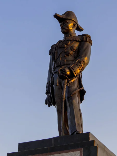 パタヤ2019年12月30日 プラタムナックヒルにあるタイ王国海軍提督アブハラ キアルティオンセのブロンズ像 — ストック写真