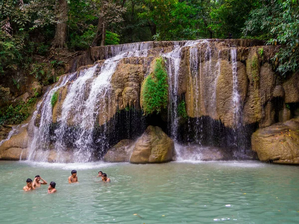 Erawan Nemzeti Park Thaiföld 2020 Január Emberek Erawan Vízesésekben — Stock Fotó