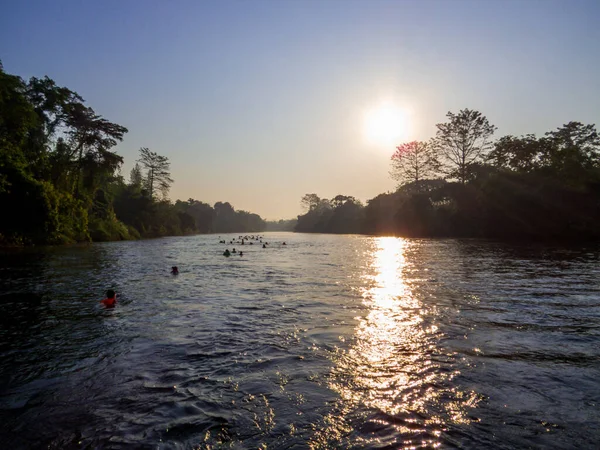 Khwae Yai Nehri Tayland Ocak 2020 Nehirde Gün Doğumunda Yüzen — Stok fotoğraf