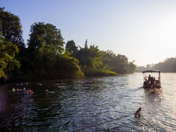 Khwae Yai Nehri Tayland Ocak 2020 Nehirde Gün Doğumunda Yüzen — Stok fotoğraf
