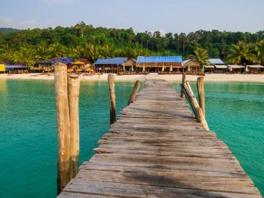 Kamboçya 'daki Koh Rong adasındaki Sok San Köyü manzarası.