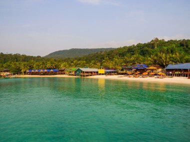 Kamboçya 'daki Koh Rong adasındaki Sok San Köyü manzarası.