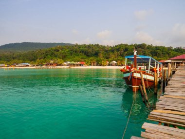Kamboçya 'daki Koh Rong adasındaki Sok San Köyü manzarası.