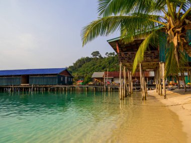 Kamboçya 'nın Koh Rong adasındaki Sok San Köyü' ndeki kumsal manzarası.