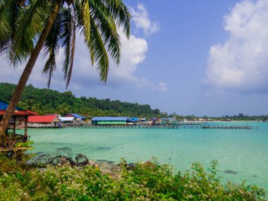 Kamboçya 'daki Koh Rong adasındaki Sok San Köyü manzarası.