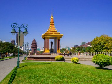 Phnom Penh, Kamboçya - 9 Ocak 2020: Kral Peder Norodom Sihanouk 'un Heykeli.