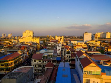 Phnom Penh, Kamboçya - 9 Ocak 2020: Cloud 9 Sky Bar 'dan şehir hava görüntüsü.