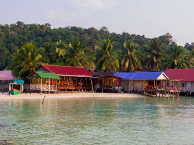 Koh Rong Adası, Kamboçya - 12 Ocak 2020: Sok San Village manzarası. 