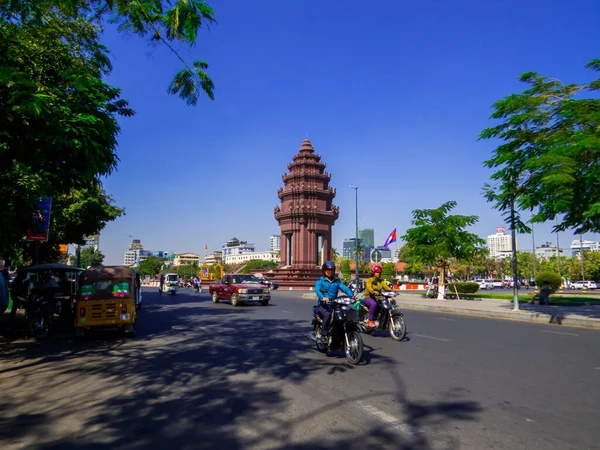 柬埔寨金边 2020年1月9日 Preah Suramarit大道独立纪念碑景观 — 图库照片