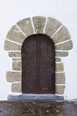 Dini bir binada kapı