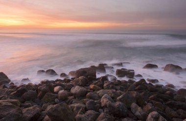 günbatımı San Sebastian sahil.