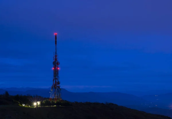Telekommunikationstorn Skymningen Från Mount Jaizkibel — Stockfoto