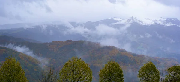 Nuvens Névoas Sobre Florestas Montanhas Serra Aralar Outono Navarra — Fotografia de Stock