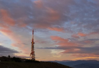 Jaizkibel Dağı, Euskadi 'deki iletişim ve telefon kuleleri