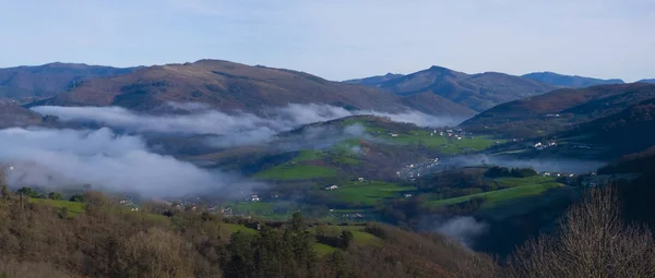 Niebla Por Mañana Valle Del Baztan Desde Urroz Navarra — Foto de Stock