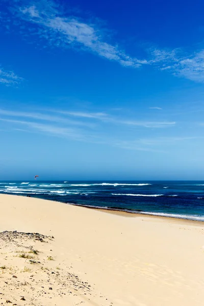 Вид на пляж сбоку — стоковое фото