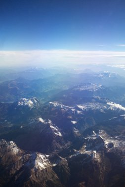 Avusturya - Ekim 2016: bir uçak, uçak görünümü Dağları'nın görüldüğü gibi Alpler