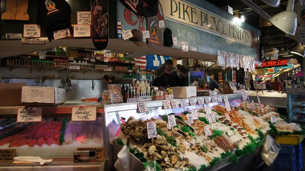 Seattle washington usa - oktober 2014 - frische Meeresfrüchte auf dem pike place public market — Stockfoto