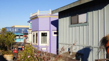 San Francisco, ABD - 4 Ekim 2014: Sausalito, yüzen evler Kuzey Kaliforniya'da suda bir topluluk