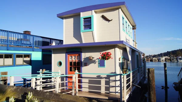 San Francisco, Usa – 4. října 2014: Společenství na vodě v Sausalitu, plovoucí domy v severní Kalifornii — Stock fotografie