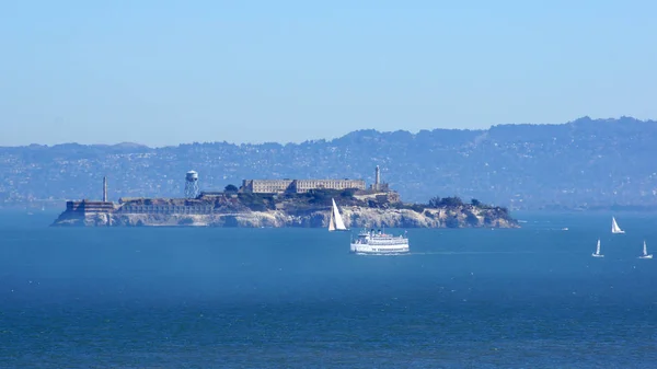 SAN FRANCISCO, Estados Unidos - 4 de octubre de 2014: Penitenciaría de la isla de Alcatraz en la Bahía —  Fotos de Stock