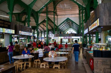 Singapur - 23 Temmuz 2016: Lau Pa oturdu Festivali Pazar önceki adıyla Telok Ayer - şimdi popüler yemek yer ve tarihi tarihi bölge