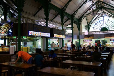 Singapur - 23 Temmuz 2016: Lau Pa oturdu Festivali Pazar önceki adıyla Telok Ayer - şimdi popüler yemek yer ve tarihi tarihi bölge