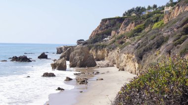 Malibu, Amerika Birleşik Devletleri - 9 Ekim 2014: güzel ve romantik El Matador devlet Beach Güney Kaliforniya'da