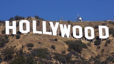 Los Angeles, California - 11 Ekim 2014: Dünya ünlü dönüm noktası Hollywood Sign. 1923 yılında bir reklam olarak oluşturuldu.