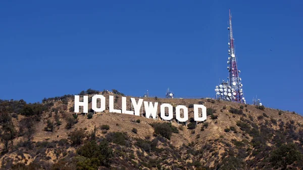 Los Angeles, California - 11 Ekim 2014: Dünya ünlü dönüm noktası Hollywood Sign. 1923 yılında bir reklam olarak oluşturuldu. — Stok fotoğraf