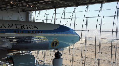 Simi Valley, California, Amerika Birleşik Devletleri - 9 Ekim 2014: Hava Kuvvetleri bir Boeing 707 ve Reagan başkanlık Kütüphanesi'nde sergilenen deniz 1