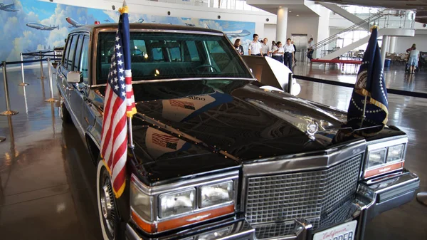로널드 레이건 대통령 도서관 및 박물관에 전시에 시 미 밸리, 캘리포니아, 미국-2014 년 10 월 9 일: 대통령 차량 행렬 — 스톡 사진