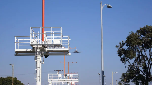 Los Angeles, Kalifornie, Usa - 9. října 2014: letadlo vám krátce před přistáním na letišti Lax La. — Stock fotografie