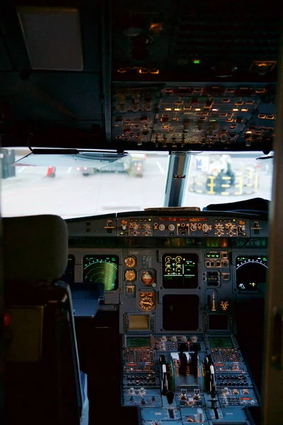 FRANKFURT, GERMANY - JAN 20th, 2017: Airbus A320 cockpit interior. The Airbus A320 family consists of short- to medium-range, narrow-body, commercial passenger twin-engine jet airliners — Stock Photo, Image