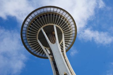 Seattle, Washington, ABD - 23 Ocak 2017: Space Needle mavi gökyüzü yere haliyle açık gün karşı