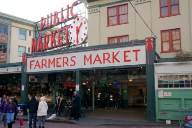 Seattle, Washington, ABD - 24 Ocak 2017: Pike Place Market Seattle Downtown girişi. Piyasada 1907 yılında açıldı ve hala önemli bir turistik Rıhtımlar üzerinde