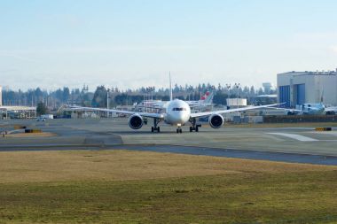 Everett, Washington, Amerika Birleşik Devletleri - 26 Ocak 2017: yepyeni Japonya Havayolları Boeing 787-9 Msn 34843, kayıt Ja867j astar bir test için kalkış için uçuş Snohomish County Airport veya Paine Field