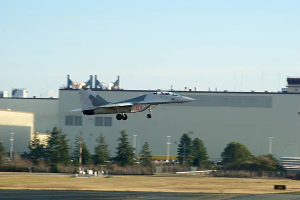 Everett, Waszyngton, Usa - 26 sty 2017: Mig-29ub w terenie fabryki Boeing athe dolnoprzepustowy o Snohomish County Lotnisko lub Paine Field — Zdjęcie stockowe