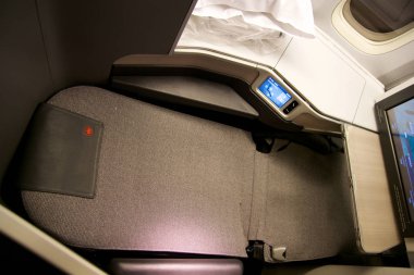 Toronto, Kanada - 28 Ocak 2017: Hava Kanada iş sınıfı koltuk içinde bir Boeing 777-300er Ac. hava 777-300er iş sınıfı bu yapılandırma üzerinde 40 toplam oluşur Canadas üzerinden düz yatak olarak