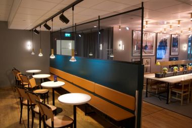 Oslo, Norveç - 21 Ocak 2017: Havaalanı iş sınıfının lounge iç Sas, oturma alanı, özel yolcu salonunda Sas altın müşteriler için