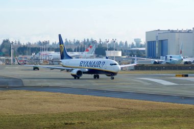 Everett, Washington, Amerika Birleşik Devletleri - 26 Ocak 2017: Yepyeni Ryanair Boeing 737-800 Sonraki Gen Msn 44766, kayıt Ei-Ftp döndürür başarılı deneme uçuşu Snohomish County Airport açılış veya
